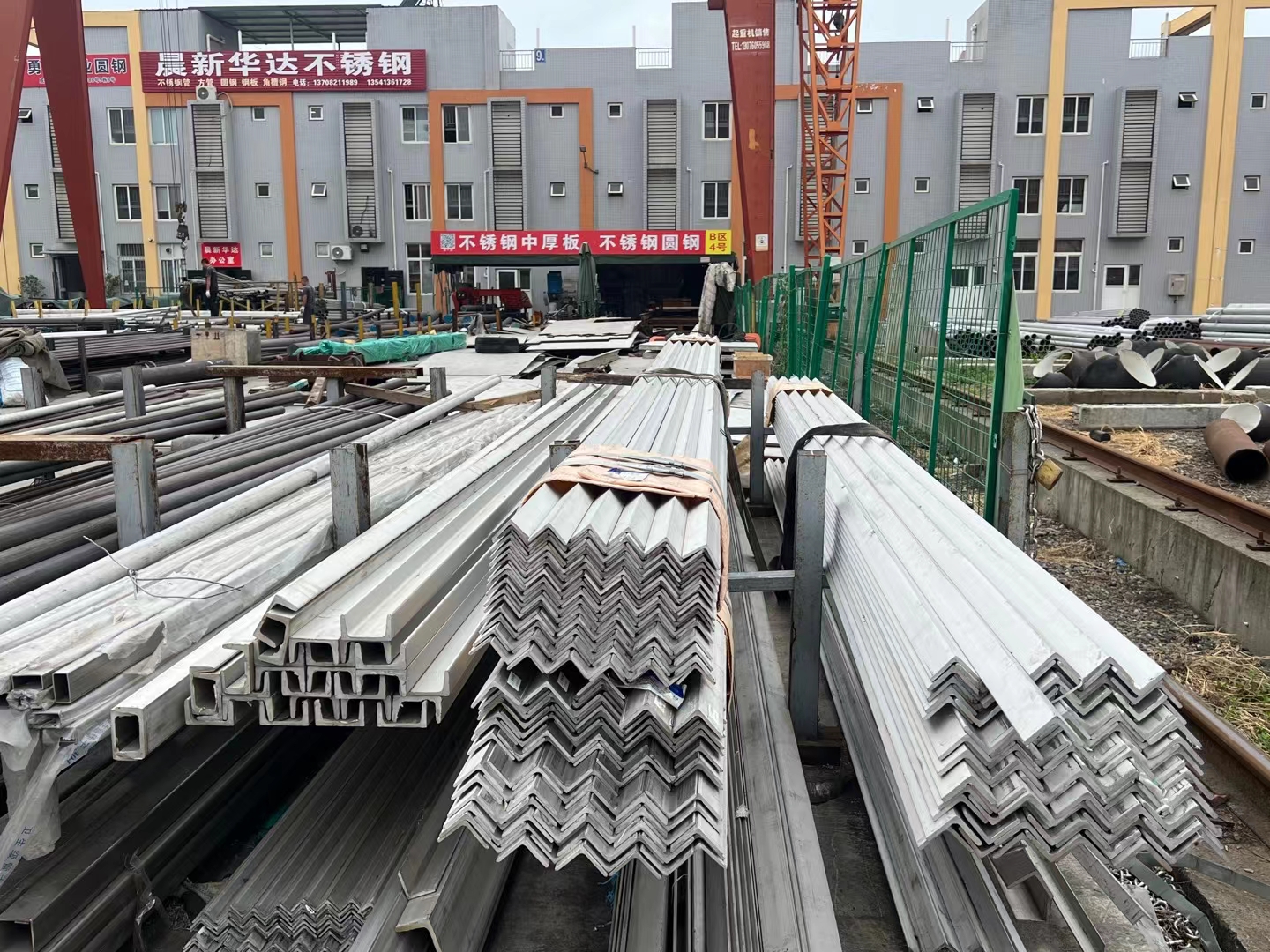 現(xiàn)貨堆場(chǎng)